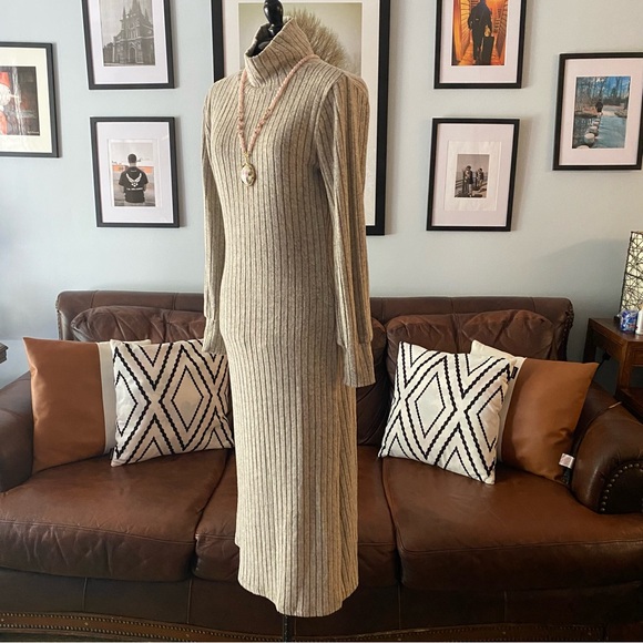 NWT Ribbed Turtleneck Long Sweater Dress size Medium LUSH - Picture 3 of 9